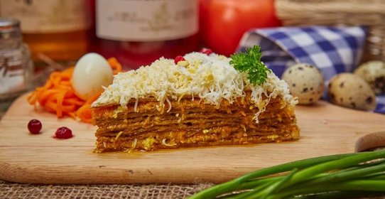 Печеночный торт с морковной начинкой