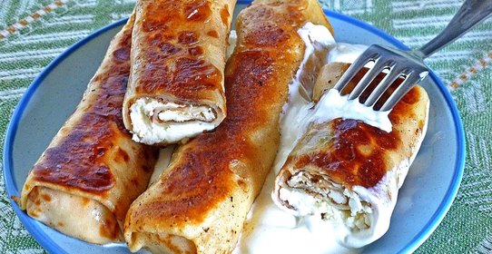 Яичные блинчики на молоке с творожной начинкой