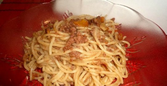 Макароны с мясным соусом