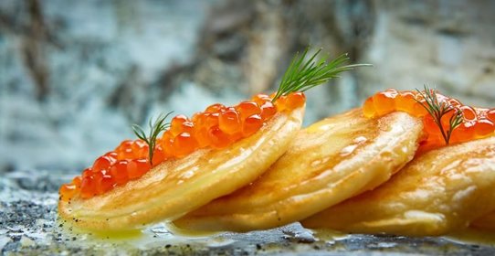 Ржаные блины с икрой