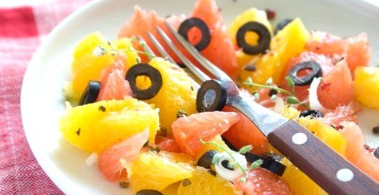 Апельсиновый салат с маслинами