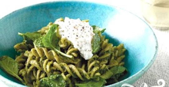 Паста с рикоттой и соусом песто