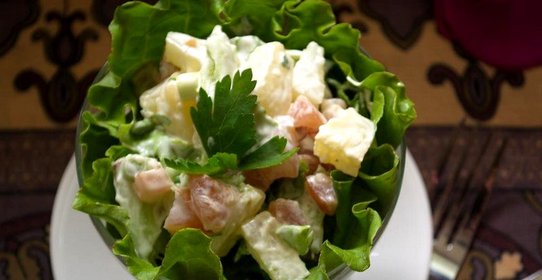 Салат Мадлен с балыком и ананасами