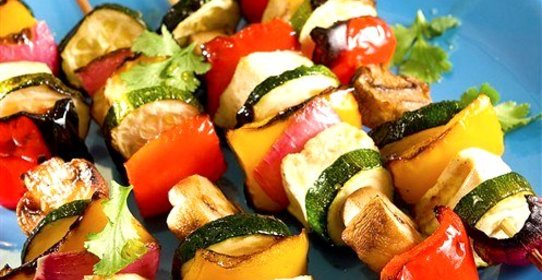 Жареные овощные шашлычки с грибами и соусом якитори