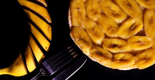 Перевернутый банановый пирог из готового теста