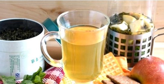 Зеленый чай с ромашкой