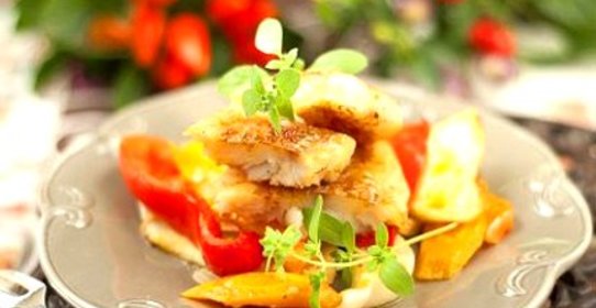 Минтай с овощами в духовке