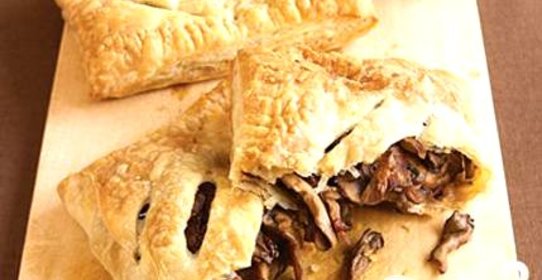 Пирожки с грибами и сметаной