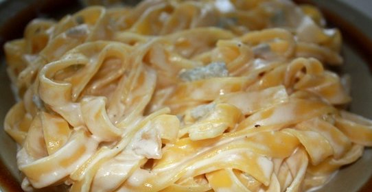 Сливочные спагетти с сыром и специями