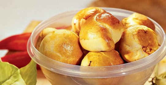 Пирожки из дрожжевого теста с капустой