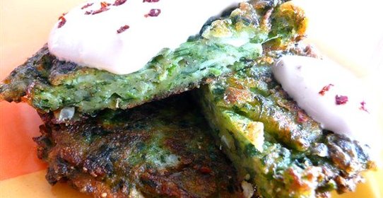 Оладьи из картофеля, кабачков и шпината