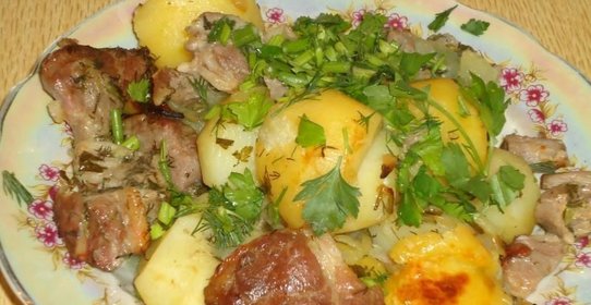 Запеченное мясо в рукаве с картошкой