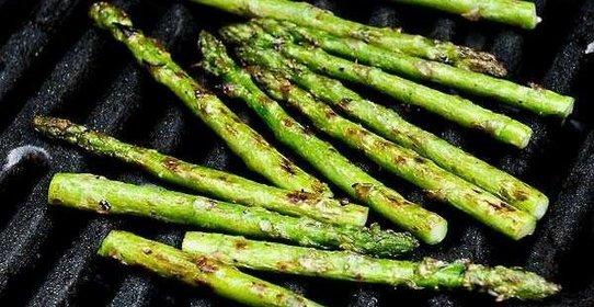 Спаржа на гриле