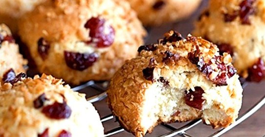 Низкокалорийное овсяное печенье с вишней и цедрой