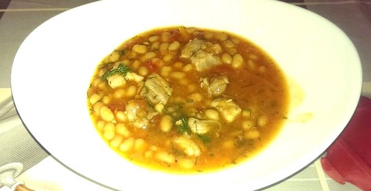 Свинина с фасолью в томатном соусе