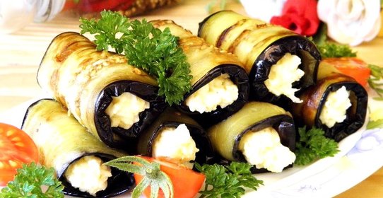 Рулетики из баклажанов с сыром и чесноком