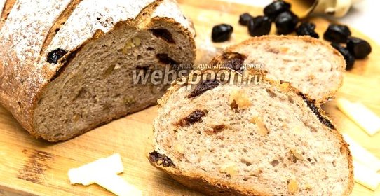 Пшенично-ржаной хлеб с вяленой вишней и орехами