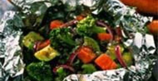 Овощи в фольге с базиликом и льдом