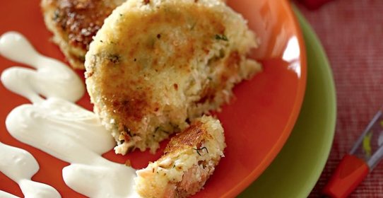 Картофельные пирожки с лососем