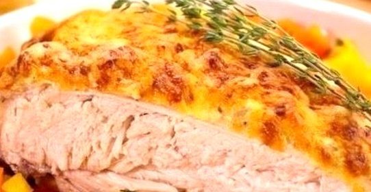 Куриная грудка под йогуртовым соусом с сыром