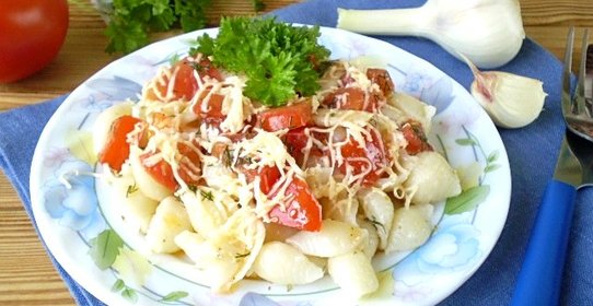 Макароны с помидорами
