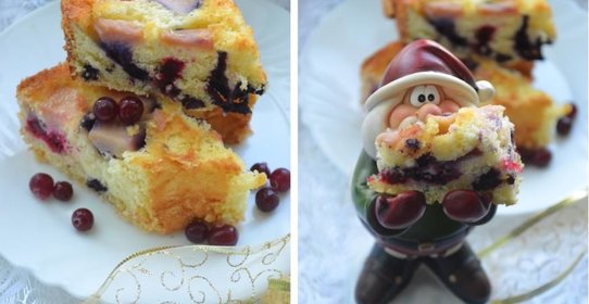 Шарлотка с ягодами и гуавой