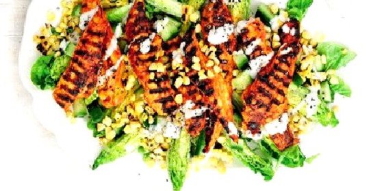 Жареная курица с кукурузным салатом