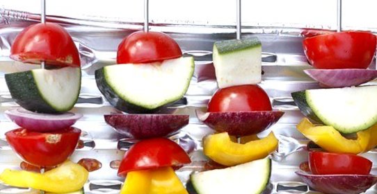 Овощные шашлыки с чесноком и базиликом