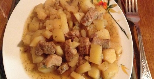 Картофель тушеный со свининой в мультиварке