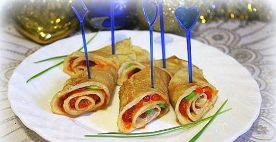 Блинные рулетики с красной икрой