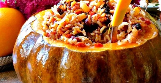 Тыква с рисом и сухофруктами