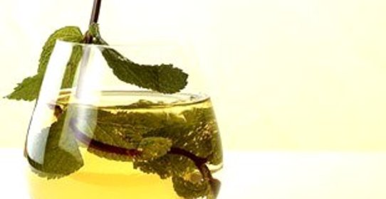 Тонизирующий коктейль из шампанского с чаем