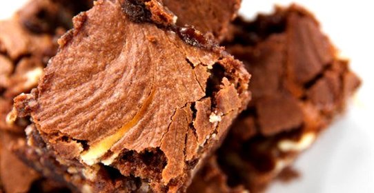 Пасхальные шоколадные пирожные с грецкими орехами и апельсиновой цедрой