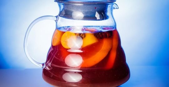 Горячий клюквенный глёг с пряным апельсином и мёдом