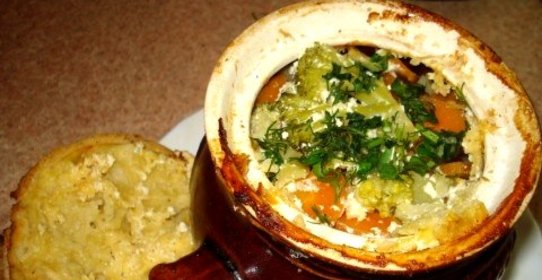 Свинина запеченная в горшочке