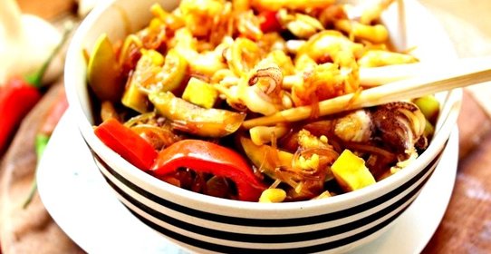 Фунчоза с овощами и морепродуктами