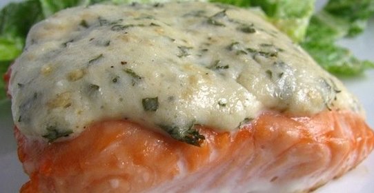 Запеченная красная рыба с сыром