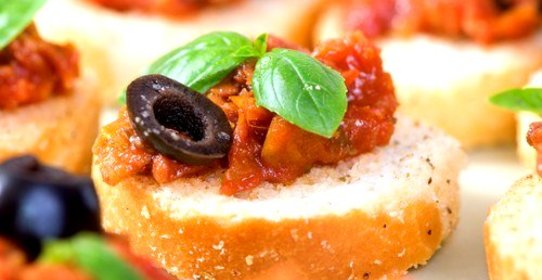 Брускетта с томатами и анчоусами