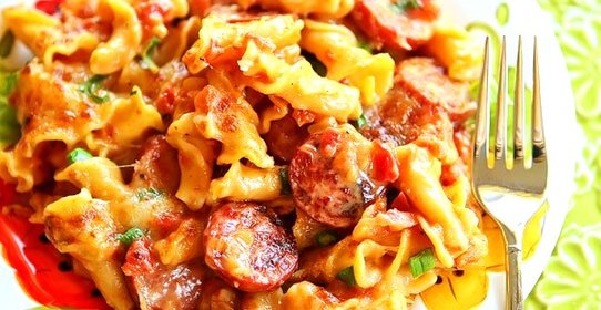 Макароны с колбасой