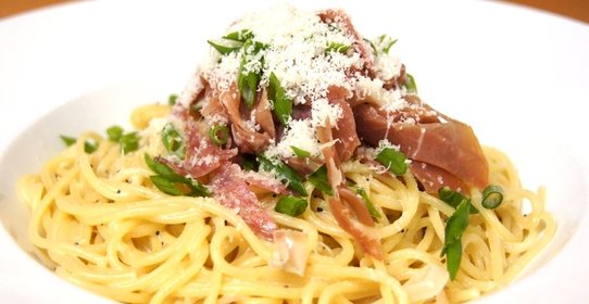 Спагетти с копченостями