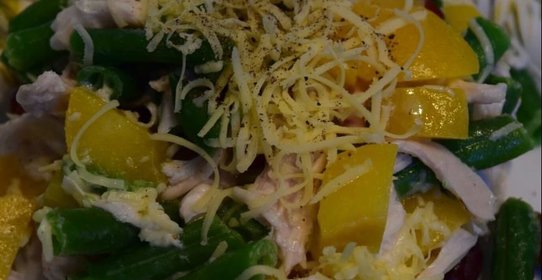 Салат Курица с ананасами