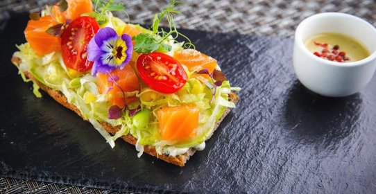 Брускетта с форелью