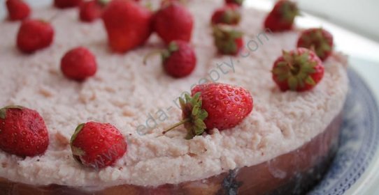 Торт с маскарпоне и клубникой