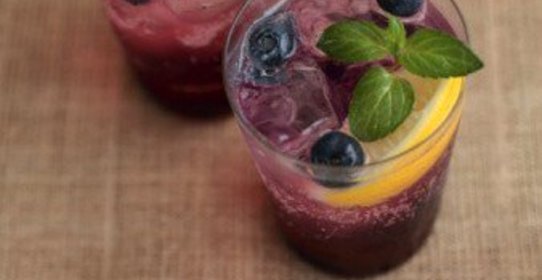 Напиток из черники и петрушки