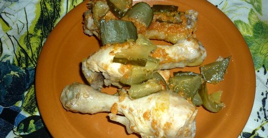 Куриные ножки под овощным соусом в мультиварке