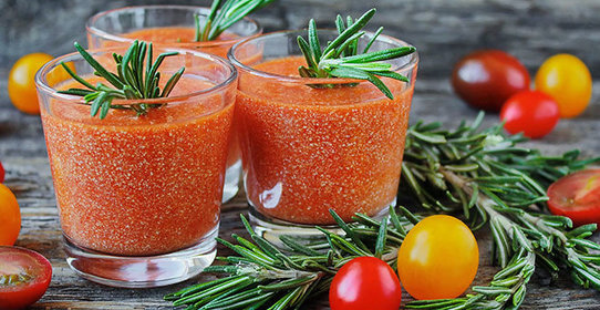 Томатный смузи с творогом и розмарином