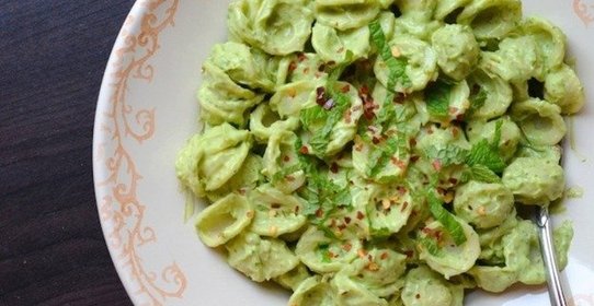 Сливочная паста с авокадо и мятой