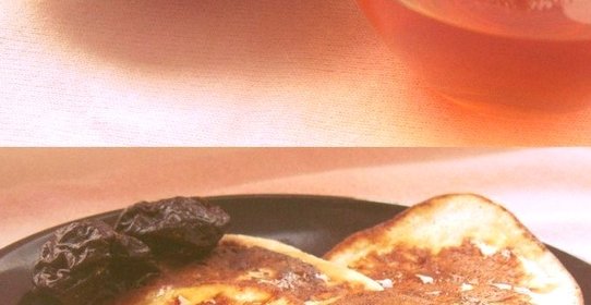 Овсяные оладьи с медом и черносливом