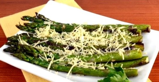 Спаржа с чесноком