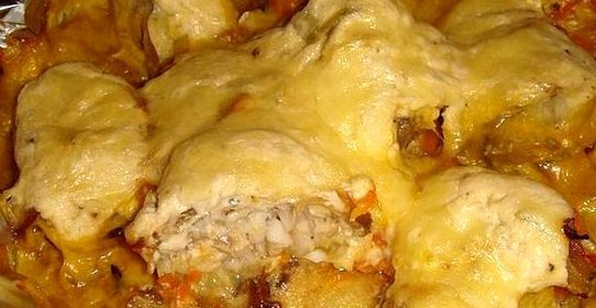 Рыба, запеченная на оранжевой подушке